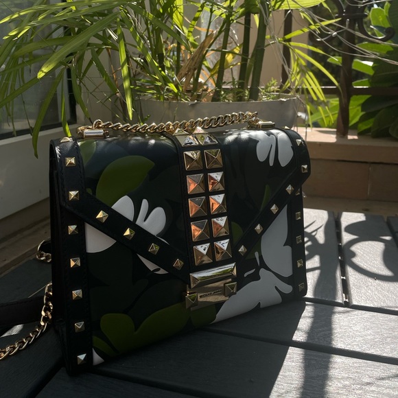 Michael Kors Whitney Large Butterfly Camo Convertible Shoulder Bag - Picture 3 of 4